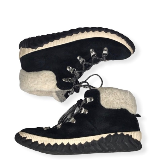 Sorel Out N About Conquest Boots in Black. - Picture 1 of 14